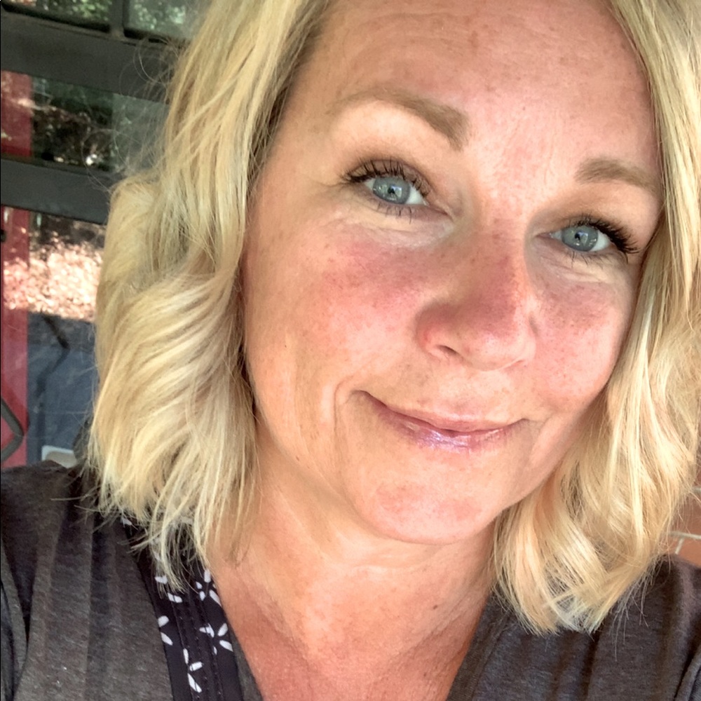 Meet your Posher, Nikole